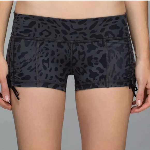 lululemon athletica Pants - 64. Lululemon Hot Hot Yoga Cinch Shorts Size 6